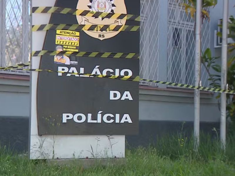 Policiais civis fazem protesto e “interditam” simbolicamente o Palácio da Polícia em Porto Alegre