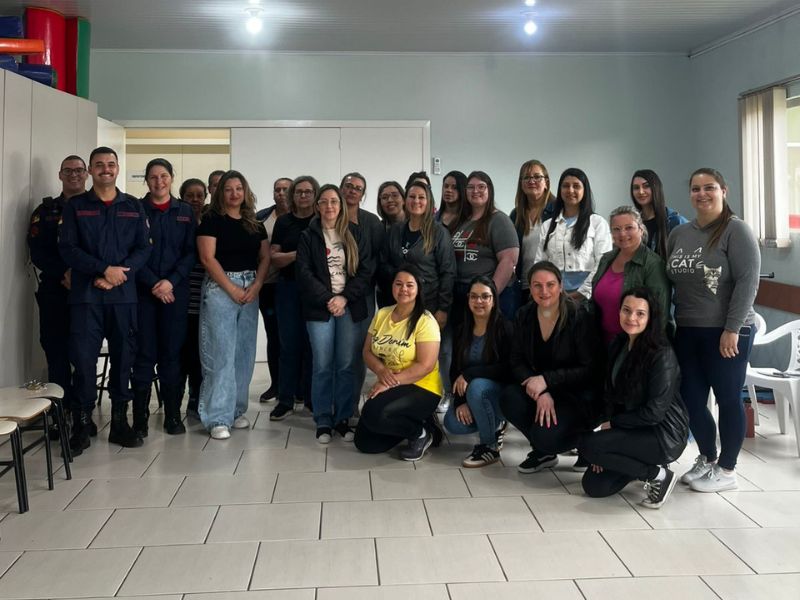 Corpo de Bombeiros de Lagoa Vermelha realiza palestra na Apae