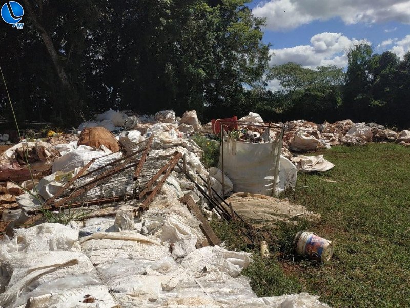 Polícia Ambiental constata reciclagem de resíduos sólidos irregular