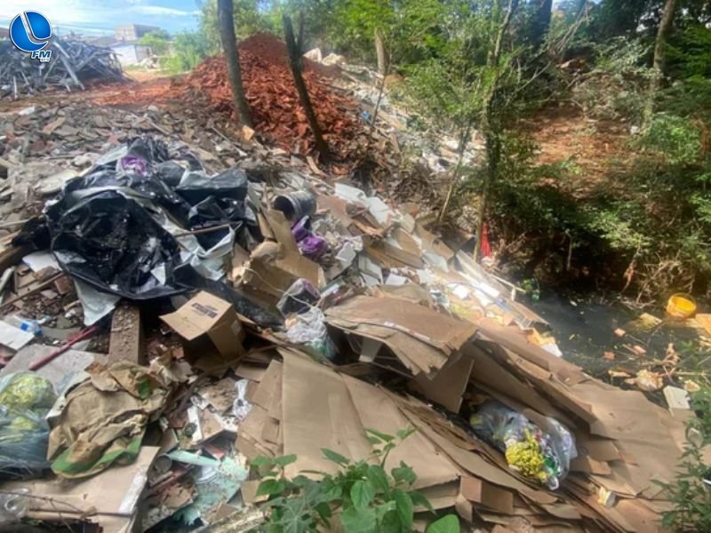 Polícia Ambiental flagra descarte irregular de entulho em área de preservação em Passo Fundo