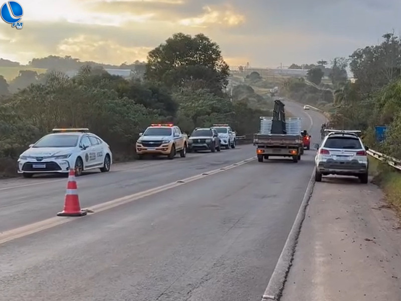 Veículo com 250 kg de droga capota em Ibirubá