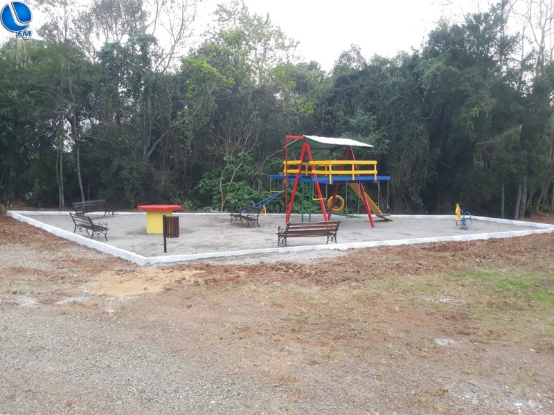 Prefeitura realiza melhorias em praças dos bairros Industrial 1 e Gaúcha