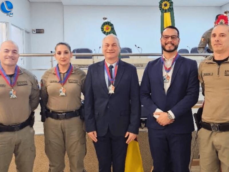 Prefeito e secretário recebem comenda da Brigada Militar