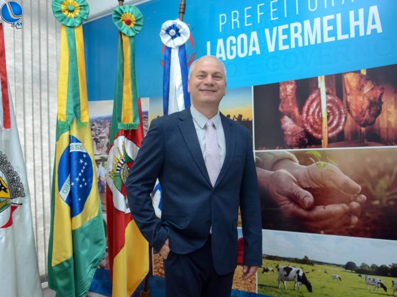 Prefeito Eloir Morona se emociona na posse