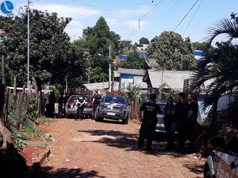 Três homens presos por porte ilegal de arma de fogo