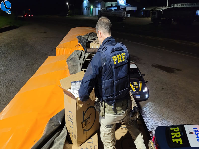 PRF apreende bitrem carregado com cerca de 400 mil maços de cigarros contrabandeados