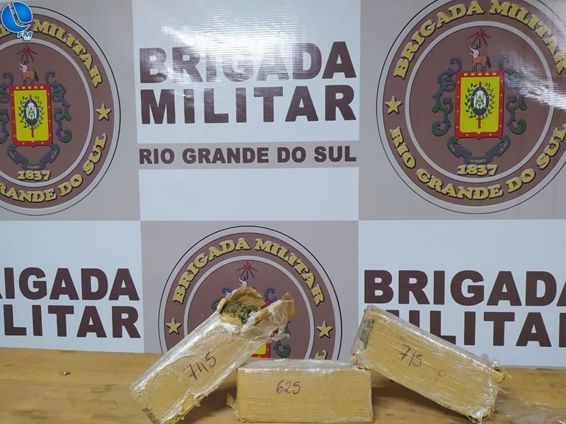 Brigada Militar auxilia PRF em busca de traficantes, localizando parte de entorpecentes