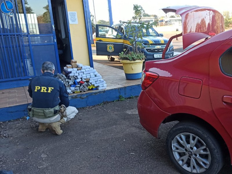 PRF prende homem e apreende adolescente com mais de 70 quilos de maconha em Sarandi
