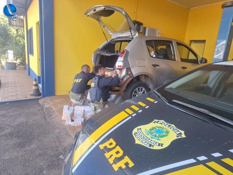 PRF apreende 65 celulares importados ilegalmente em fundo falso na BR-386