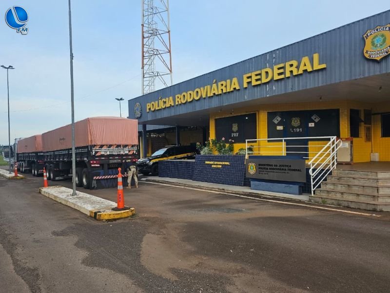 PRF flagra bitrem com 13,6 toneladas de excesso de peso e freios inoperantes em Erechim
