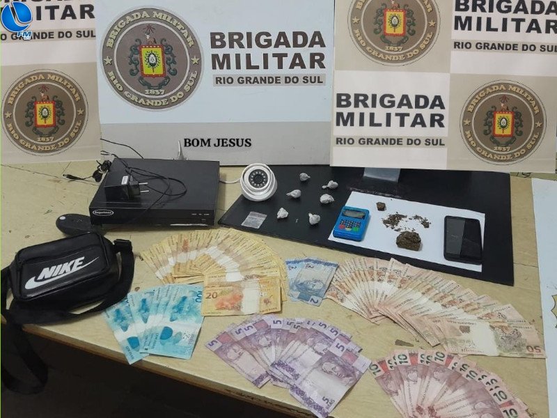 Homem é preso pela Brigada Militar por tráfico de drogas, em Bom Jesus