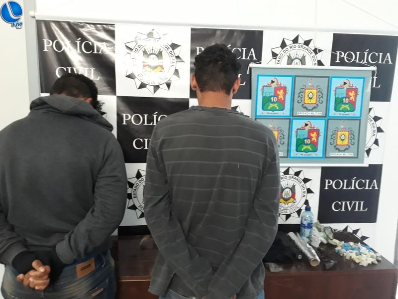 Polícia Civil e Brigada Militar prendem duas pessoas por tráfico de drogas e porte ilegal de arma