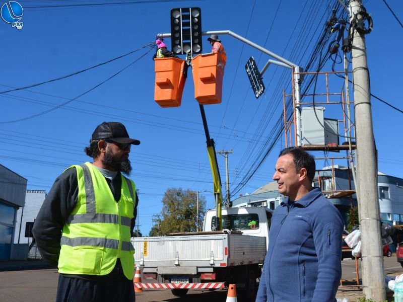 Explicações para os problemas dos semáforos