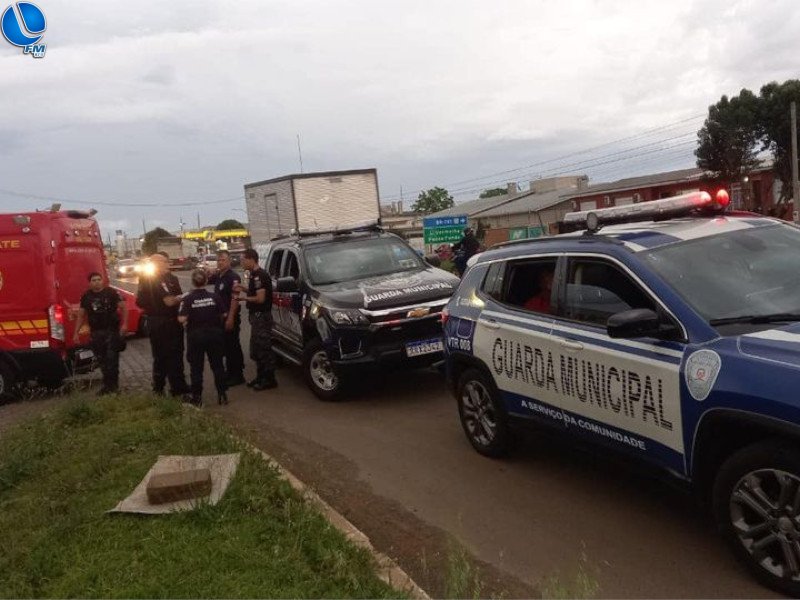 Acidente de trânsito termina com briga e motorista agredido com golpes de faca