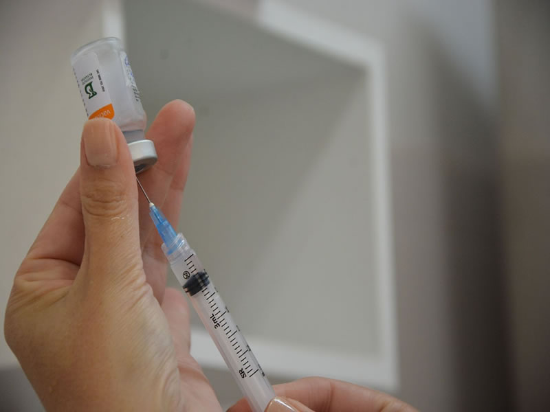 População acima de 18 anos pode agendar primeira dose da vacina contra Covid-19