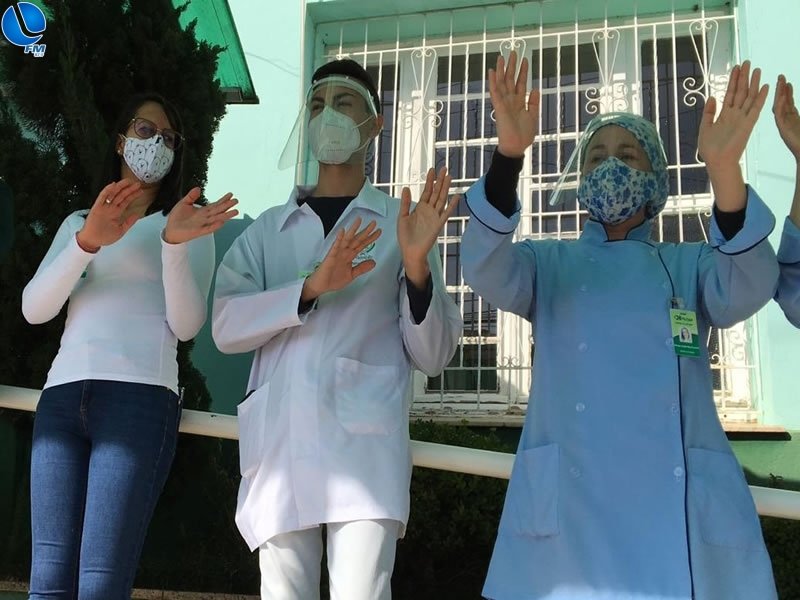 Homenagem aos profissionais da área da saúde do Lions Clube Lagoa Vermelha Azaléias